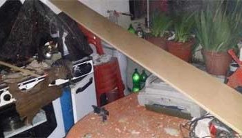 وفاة طبيب وإصابة أفراد عائلته  بمنزلهم بالسويداء