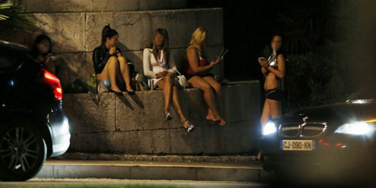 بالفيديو.. المكسيك تقدم مساعدة للعاهرات بعد تفشي فيروس كورونا