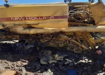 انفجار لغم بحصادة يشعل النيران بحقول القمح في كرناز بحماة