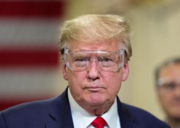 “تويتر” يشكك في مصداقية ترامب