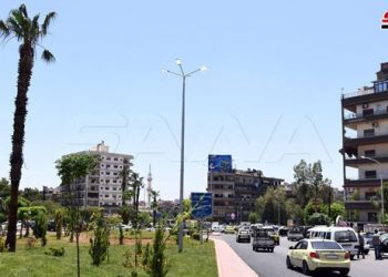 انخفاض ملموس بدرجات الحرارة مع فرصة لهطل زخات مطر فوق المنطقة الساحلية