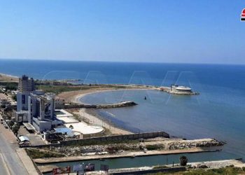 الحرارة تميل للانخفاض مع فرصة لهطل زخات مطر على المناطق الشمالية الغربية