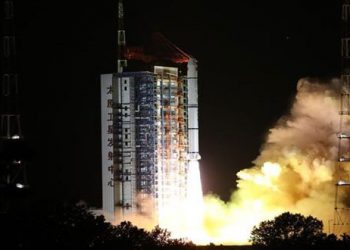 الصين تطلق بنجاح قمراً صناعياً جديداً لمراقبة بيئة المحيطات