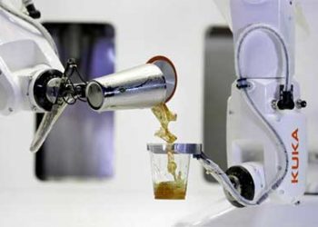 روبوت يجري عمليات معقدة تستغرق شهورا خلال بضعة أيام في تطور مذهل…