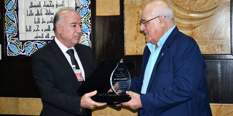 بنك سورية الدولي الإسلامي يكرم رئيس مجلس إدارته السابق الدكتور عزيز صقر