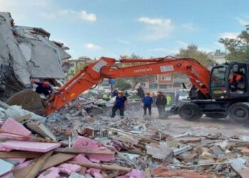 80  قتيلاً تقريباً ضحايا زلزال إزمير التركية