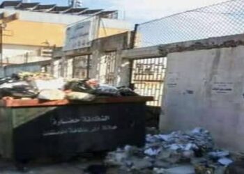 تراكم القمامة في شوراع مصياف بسبب تعطل الضاغطة