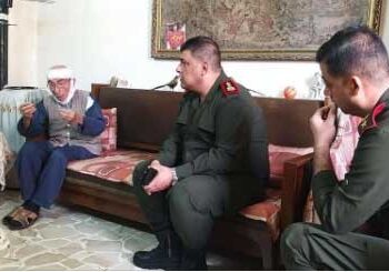 ماهي قصة صورة الرجل المسن والدماء تسيل من رأسه أمام فرن محطة بغداد