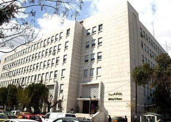 وزارة المالية توضح: الموظف المجاز (إجازة بلا أجر مدتها ثلاثة أشهر وأقل) يستحق المنحة