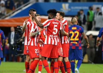 اتلتيكو مدريد يحقق فوزا ثمينا على برشلونة ويصعد لنهائي السوبر الإسباني