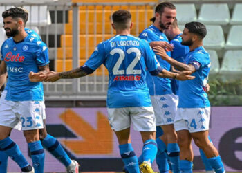 نابولي يفوز على روما برباعية نظيفة بالدوري الإيطالي