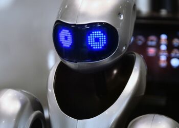 روبوت روسي لتطهير الأماكن المزدحمة… فيديو