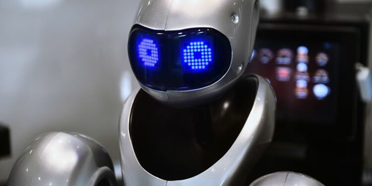 روبوت روسي لتطهير الأماكن المزدحمة… فيديو