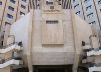 بدء ضخ كميات إضافية من البنزين والمشتقات النفطية إلى المحافظات