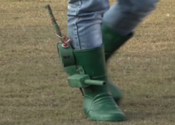 المبتكرون الهنود يكشفون عن أحذية مطاطية قادرة على إطلاق النيران