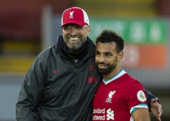 محمد صلاح على رأس تشكيلة “الريدز” الأساسية لمواجهة “الشياطين الحمر”