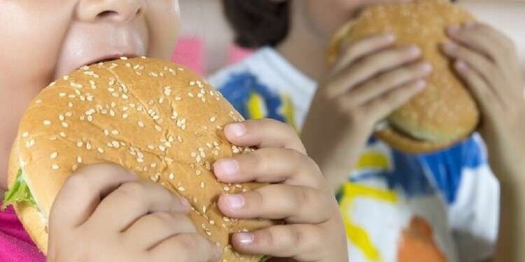 الإجهاد يجعلنا نندفع نحو الوجبات المسببة للسمنة!