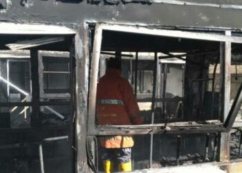 إخماد حريق بمرآب للنقل الداخلي في نهر عيشة بدمشق