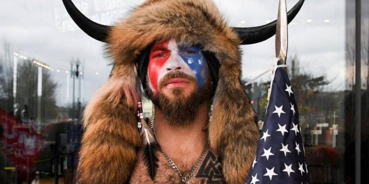 قاضية أميركية تلبي طلب “صاحب القرنين” في معقله