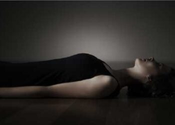 “تجربة الخروج من الجسد” وما يحدث عند الاقتراب من الموت !