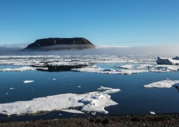 سبب ذوبان جليد القطب الشمالي