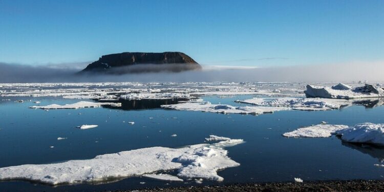 سبب ذوبان جليد القطب الشمالي