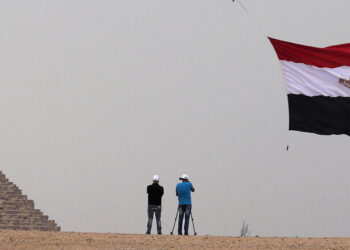 مخرج مصري شهير يعلن إصابته بمرض السرطان