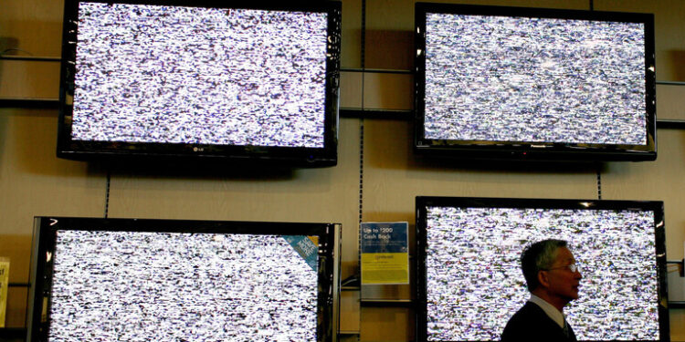 كمان لو أنه تبخر … دخل إلى شقته واختفى من الوجود!