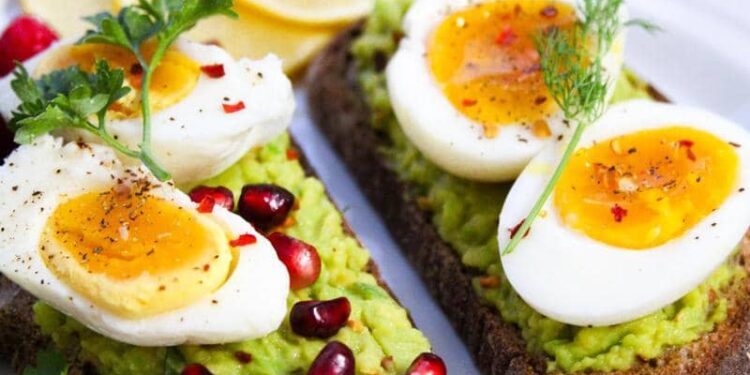 العلاقة بين البيض وخطر وفاة الشباب