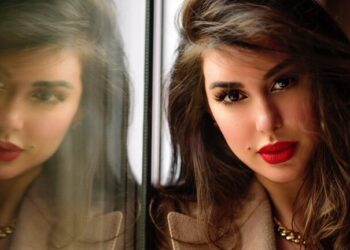 ياسمين صبري ثالث امرأة بالعالم ترتدي قطعة نادرة من “Cartier”