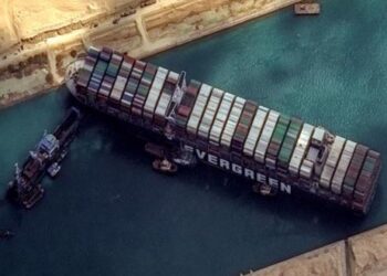 خسائر كبيرة جراء توقف الملاحة في قناة السويس