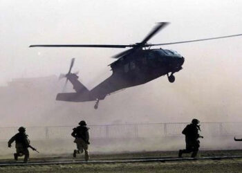 الاحتلال الأمريكي ينقل 60 إرهابياً ينتمون لـ (داعش) من سجون ميليشيا (قسد) في الحسكة إلى حقل العمر