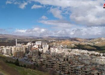 الحرارة تميل للارتفاع وتوقعات بهطل زخات مطر فوق مناطق متفرقة