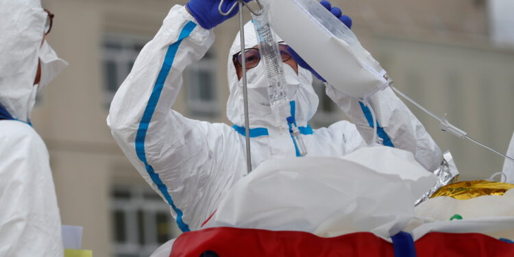 رصد طفرة جديدة لفيروس كورونا في فرنسا