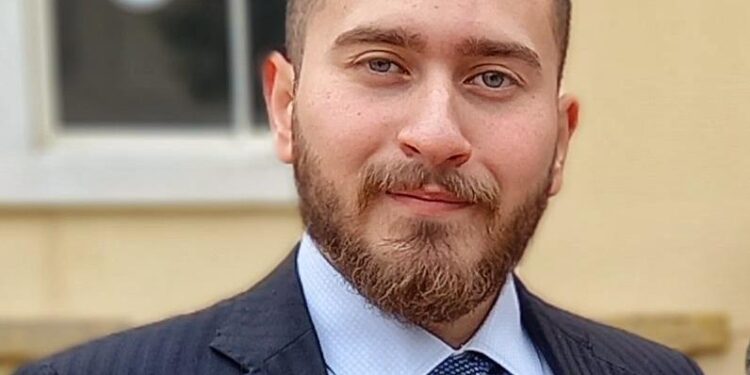 كُن أقوى بقلم هاني اسامة ساطع