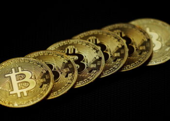 أكبر مخاطر الاستثمار في عملة “البيتكوين”