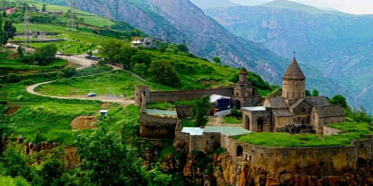 برنامج رحلات ممتعة من أجنحة الشام إلى أرمينيا أرض الجمال من 3-7 -2021 إلى 10-7-2021