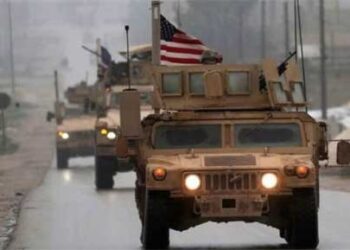 الجيش السوري يمنع رتلا أمريكيا من العبور إلى مدينة القامشلي (فيديو)