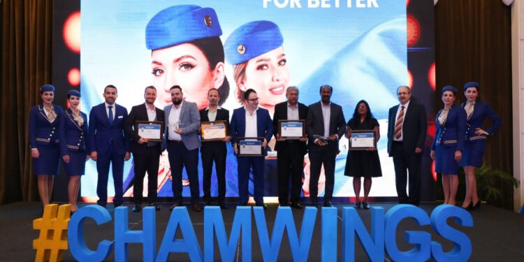 أجنحة الشام للطيران وبالتعاون مع وكيلها العام بدولة الامارات العربية المتحدة (شركة فلاي أند مور) تقيم حفلاً مميزاً بدبي لتكريم الأوائل في المبيعات على خطوطها لعام 2021