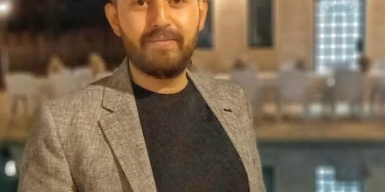 الصيدلي منار أسامة ساطع