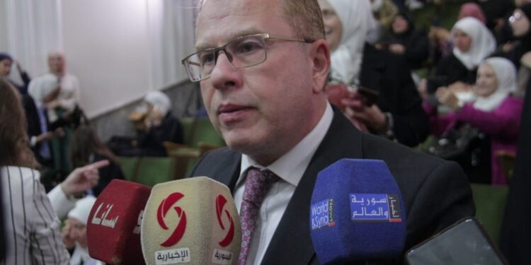 أجنحة الشام للطيران تكرم 80 خريجاً ومتفوقاً ترعاهم جمعية الندى التنموية