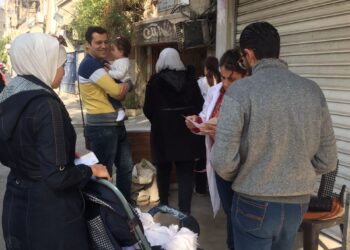 فرق طبية جوالة لتعزيز حملة التلقيح الوطنية المستمرة للأطفال دون الخامسة .