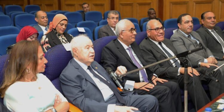 وزير التربية والتعليم ورئيس الهيئة العربية للتصنيع يشهدان محاضرة للدكتور طلال أبوغزاله تحت عنوان “التحول الرقمي في التعليم”