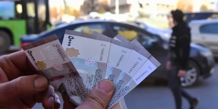 بانتظار زيادة رواتب لم تأتِ … 6 قرارات رسمية ترفع الأسعار من الاتصالات إلى الدواء