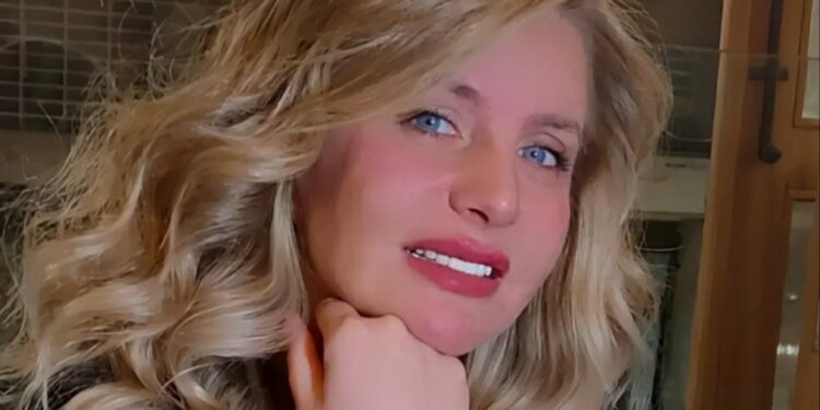 دردشة مع الفنانة هيما إسماعيل